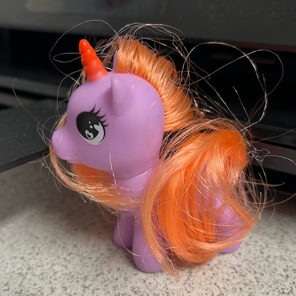 Gi-Go Wonder Pony Heart Eyes - Picture 1 of 6